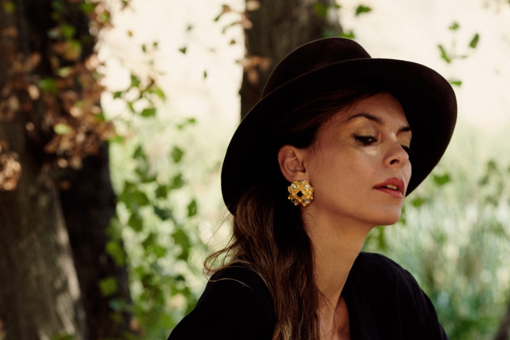 Button Earrings: Go Back in Time with This Vintage-Inspired Jewelry Trend