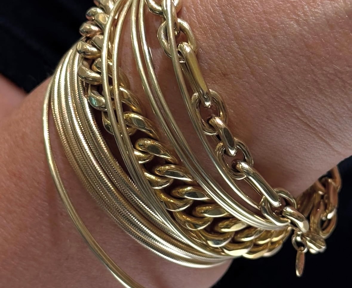 Even a simple outfit can be instantly dressed up or made more interesting with the addition of a few well-chosen fine jewellery pieces from Damiani Jewellers. 